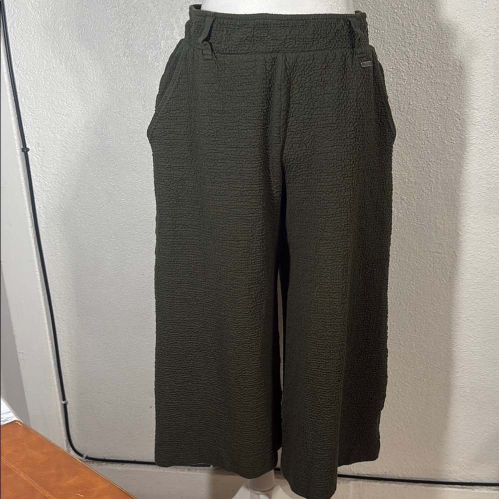 SWEATY BETTY London green knight Wide leg Enso   Culottes Gaucho Textured  Pants
